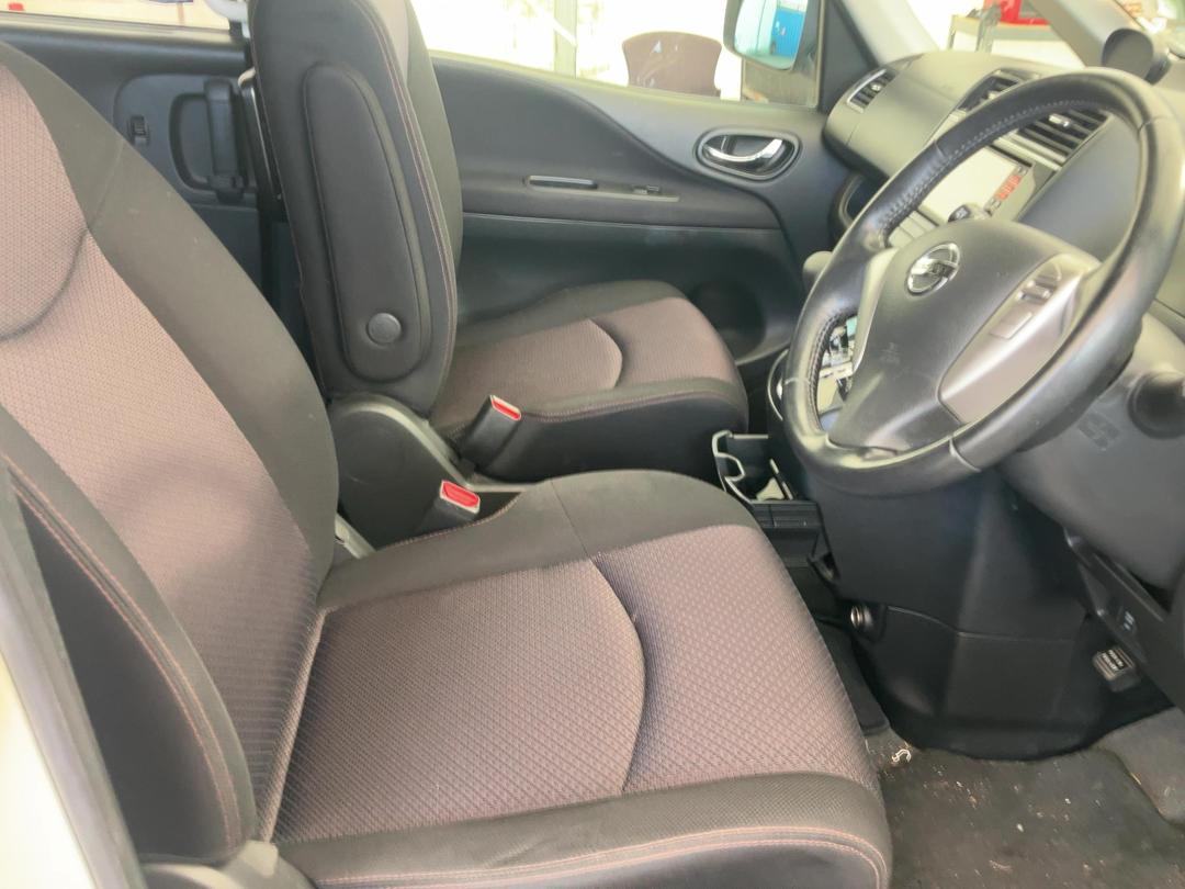 Photo '9' of Nissan Serena Photo '9' of Nissan Serena