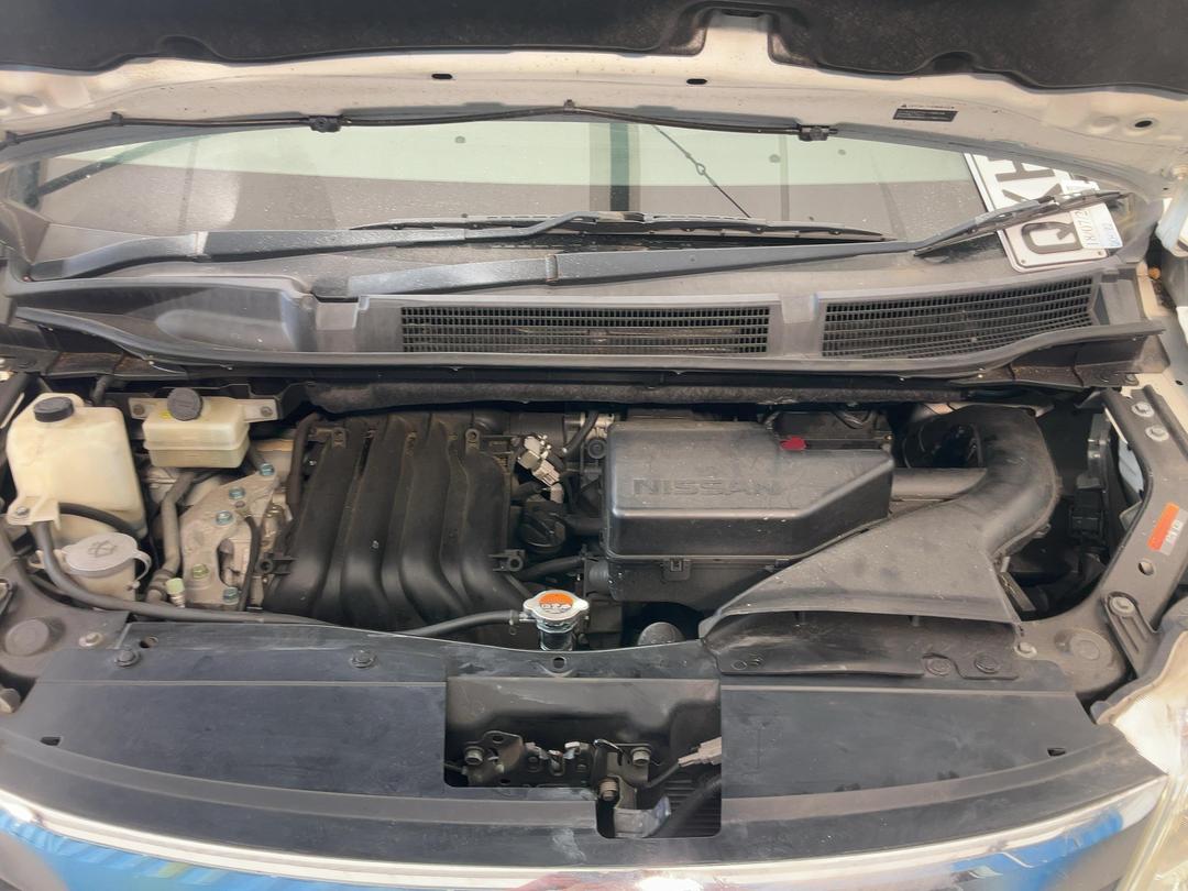 Photo '14' of Nissan Serena Photo '14' of Nissan Serena