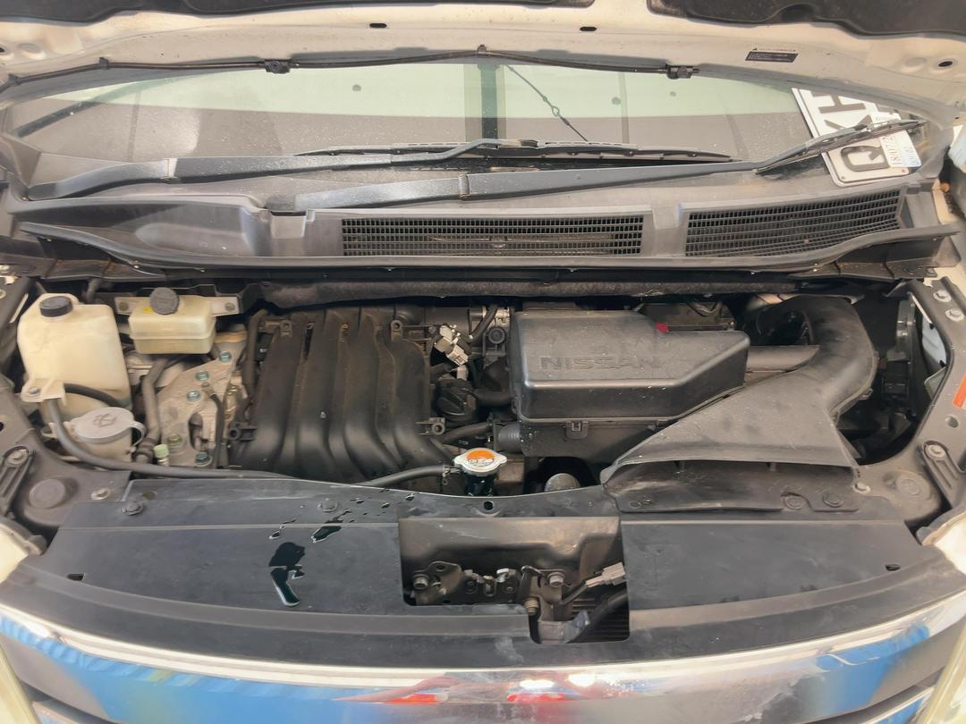 Photo '16' of Nissan Serena Photo '16' of Nissan Serena