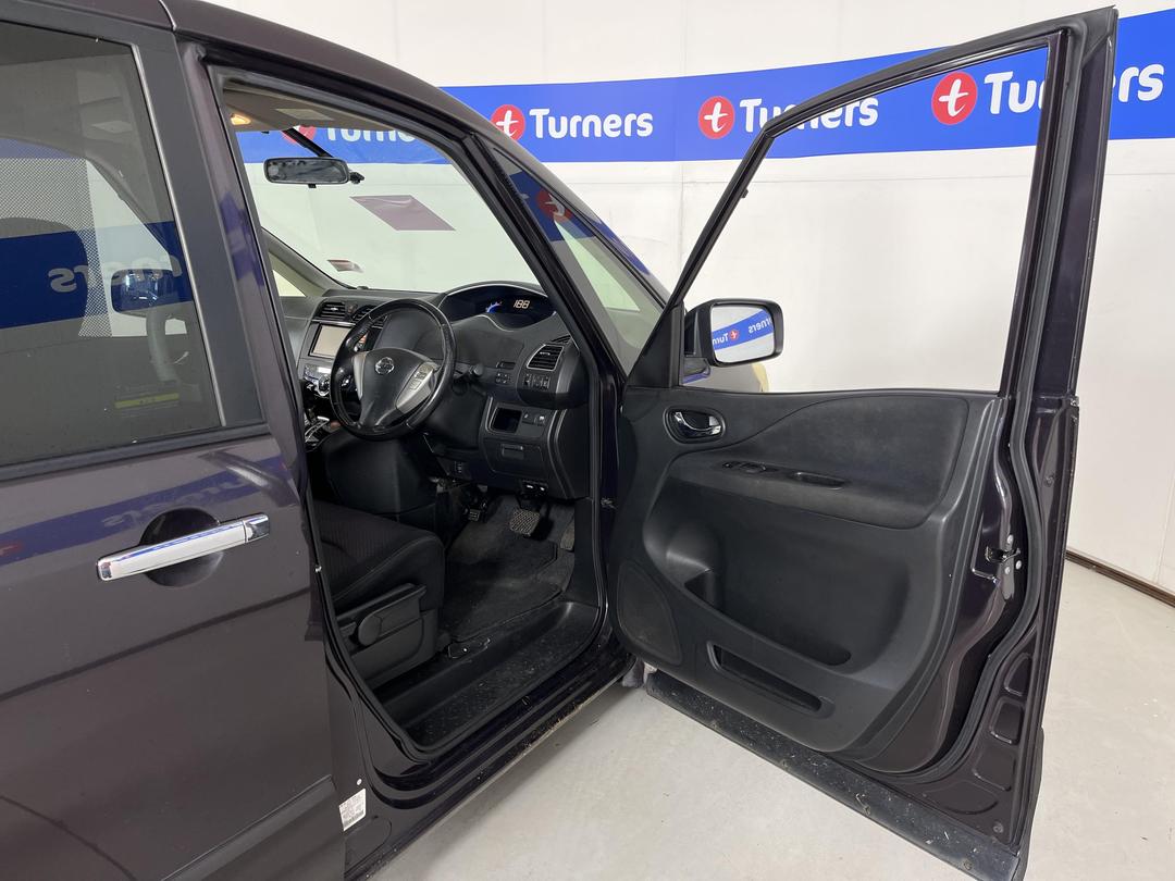 Photo '13' of Nissan Serena