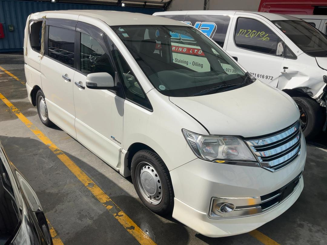 Photo '2' of Nissan Serena Hybrid