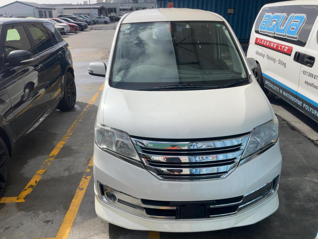 Photo '8' of Nissan Serena Hybrid