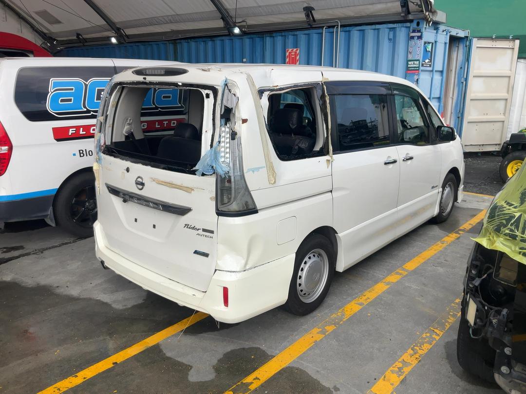 Photo '5' of Nissan Serena Hybrid