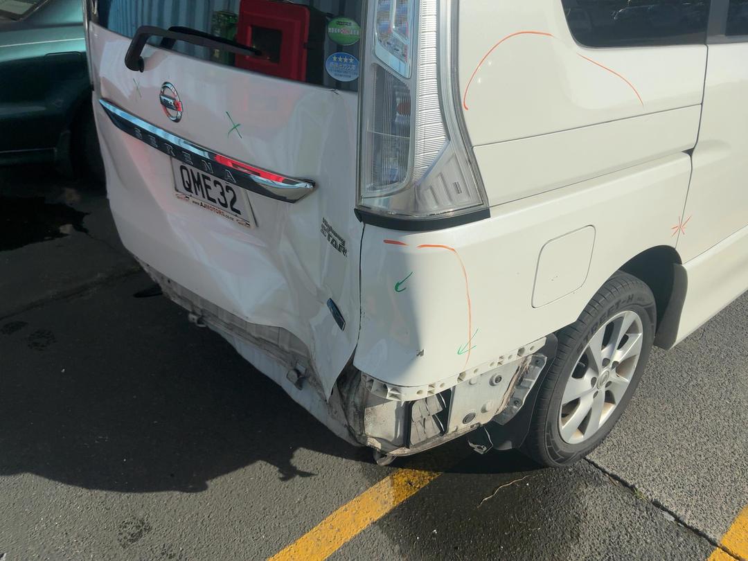 Photo '12' of Nissan Serena