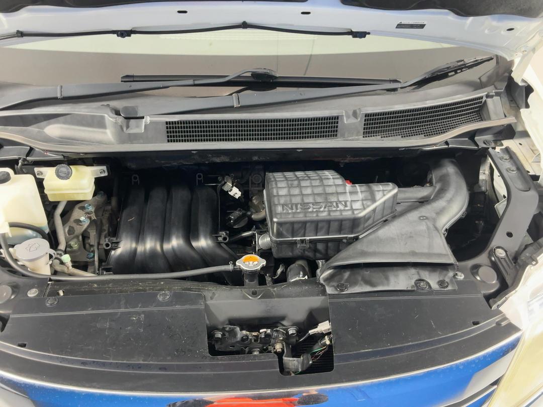 Photo '11' of Nissan Serena Photo '11' of Nissan Serena