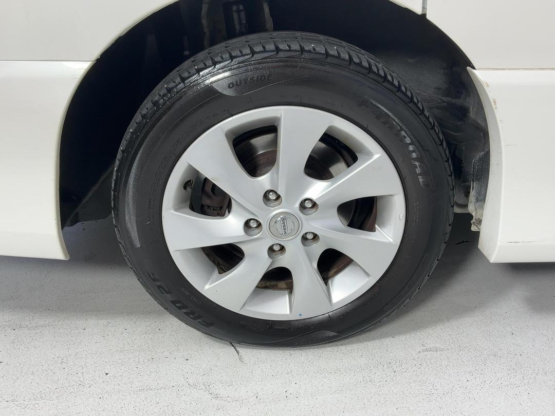Photo '10' of Nissan Serena Photo '10' of Nissan Serena