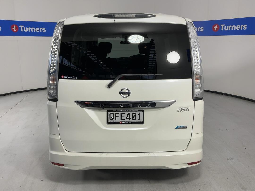Photo '5' of Nissan Serena Photo '5' of Nissan Serena