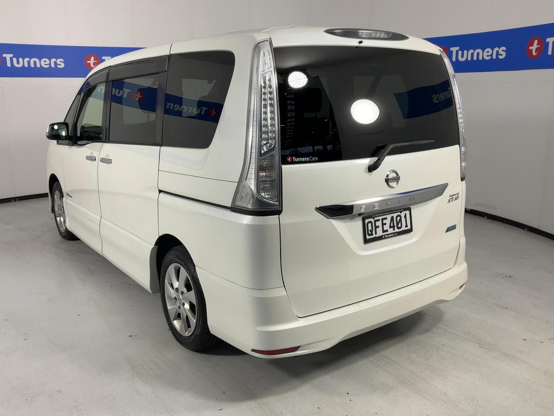 Photo '4' of Nissan Serena Photo '4' of Nissan Serena