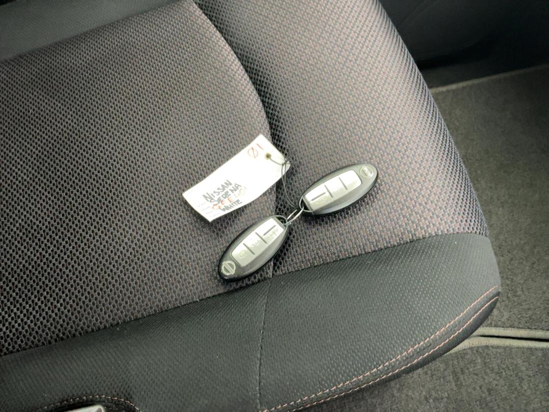 Photo '19' of Nissan Serena Photo '19' of Nissan Serena