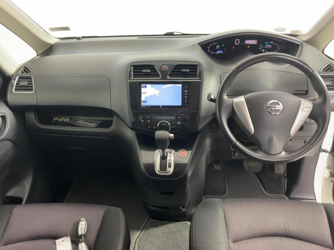 Photo '15' of Nissan Serena Photo '15' of Nissan Serena