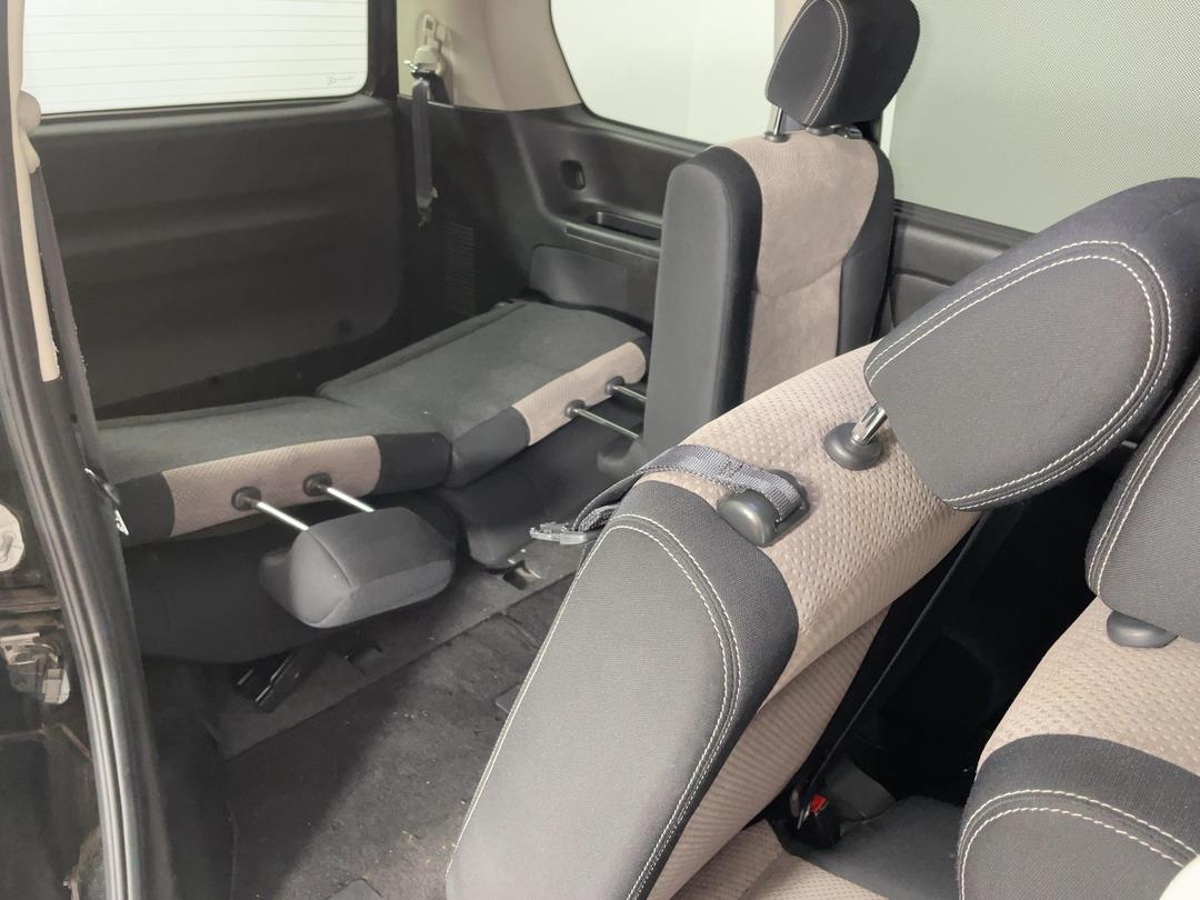 Photo '19' of Nissan Serena
