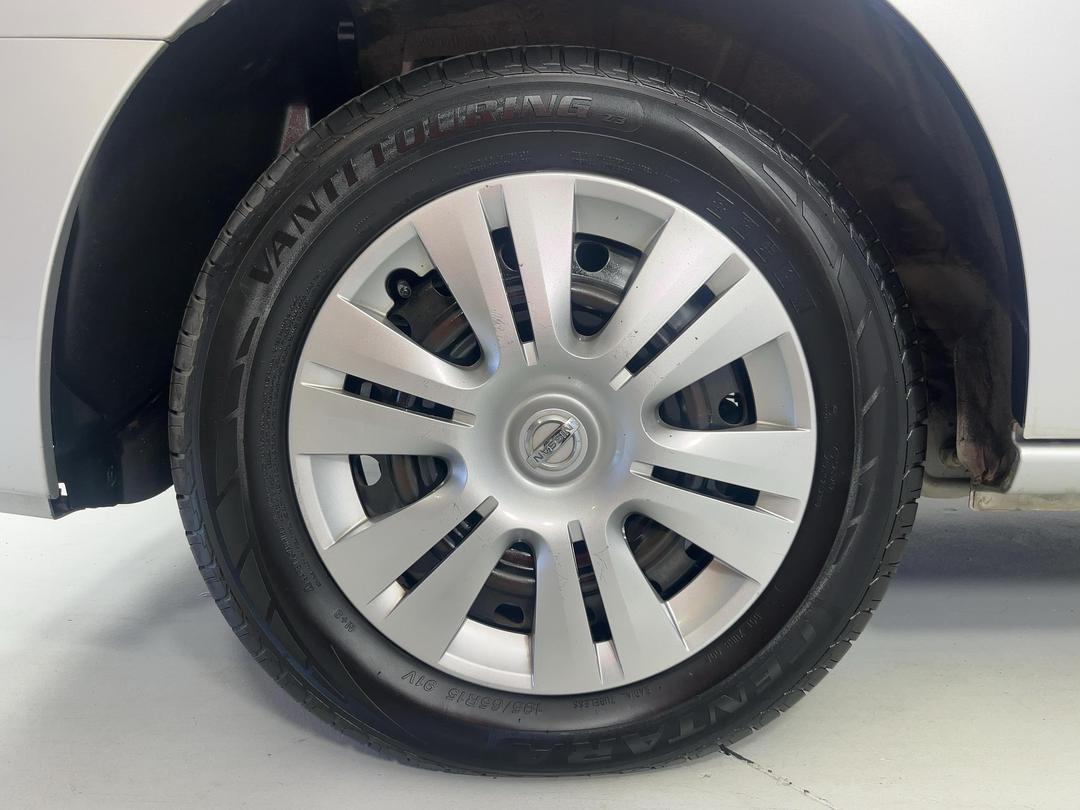 Photo '12' of Nissan Serena