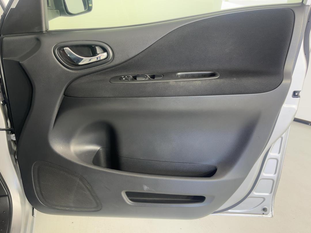 Photo '15' of Nissan Serena