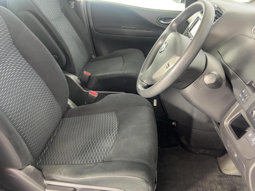 Photo '16' of Nissan Serena