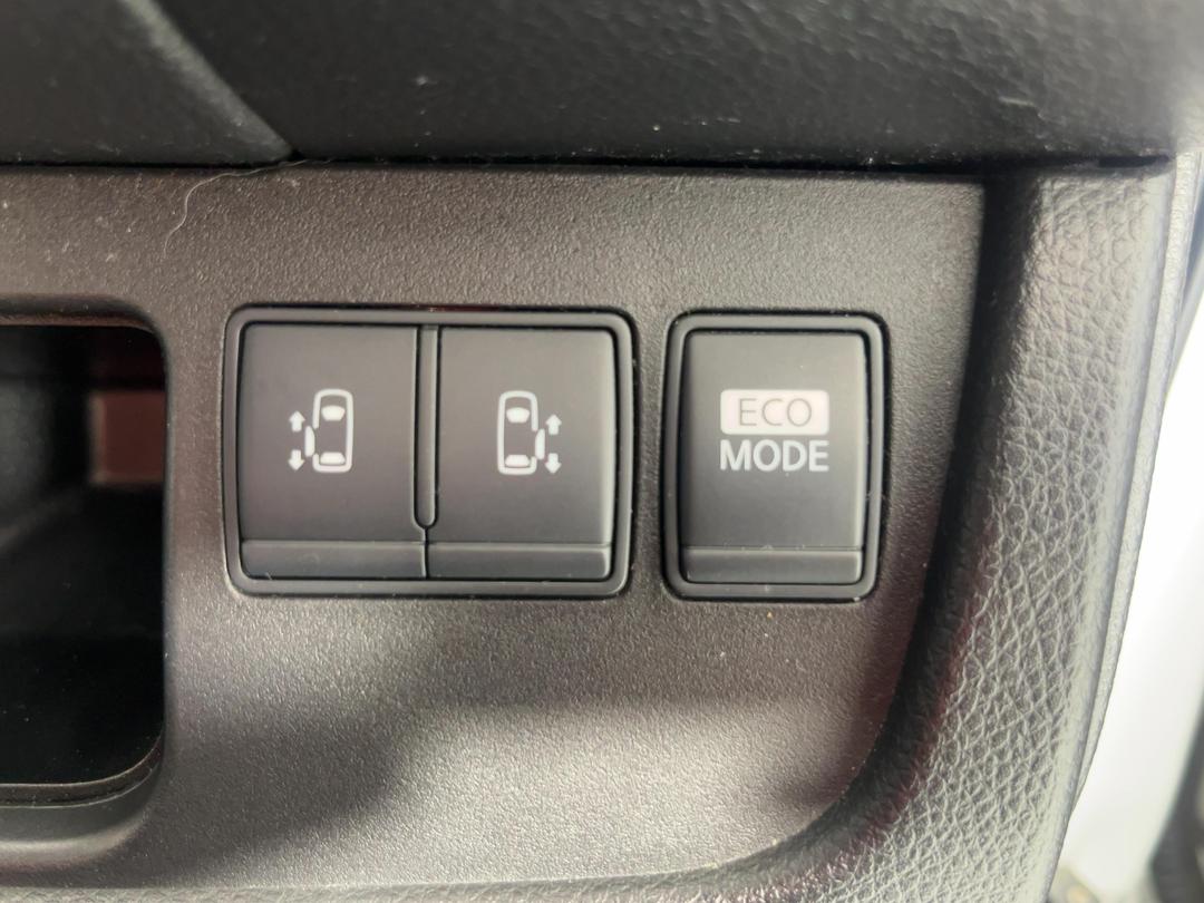 Photo '24' of Nissan Serena
