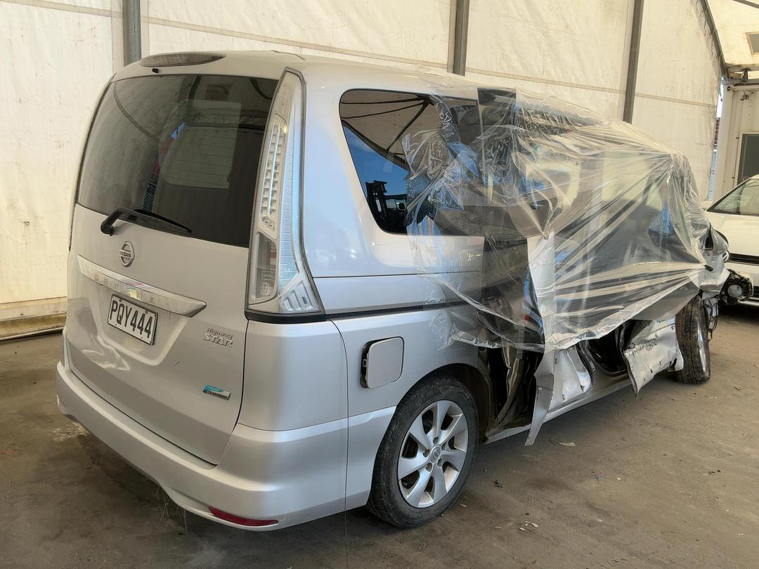 Photo '7' of Nissan Serena Photo '7' of Nissan Serena
