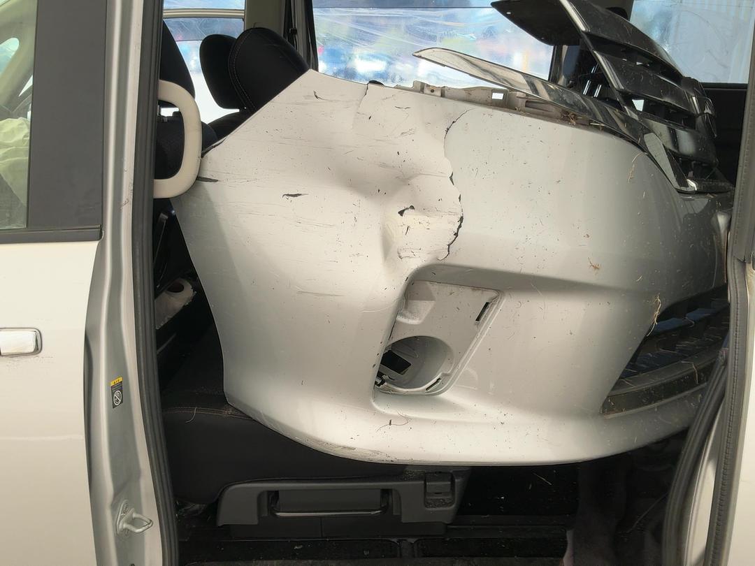 Photo '10' of Nissan Serena Photo '10' of Nissan Serena