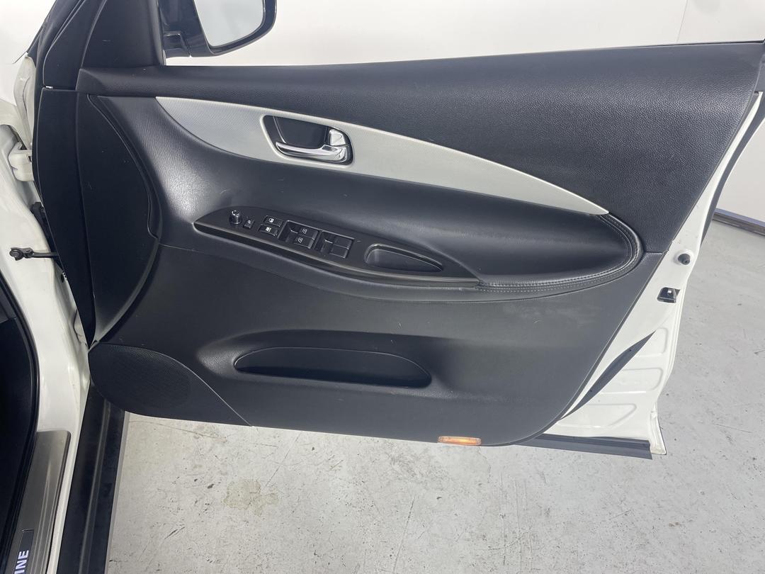 Photo '15' of Nissan Skyline