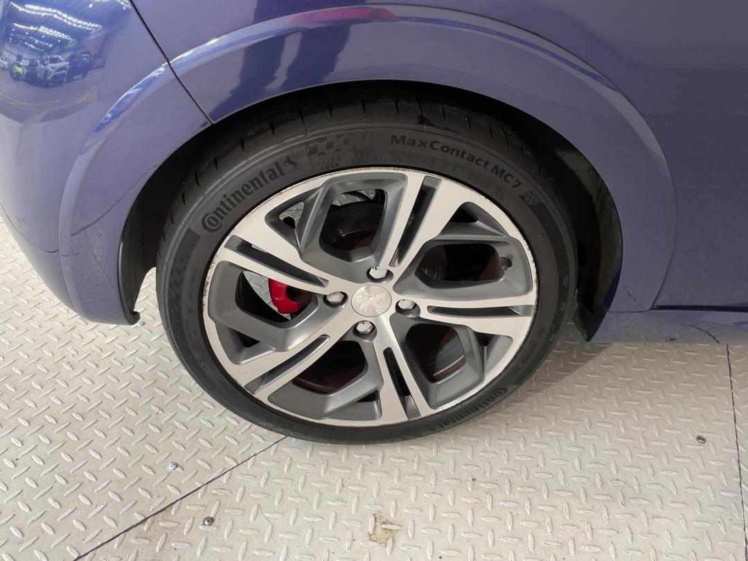 Photo '12' of Peugeot 208