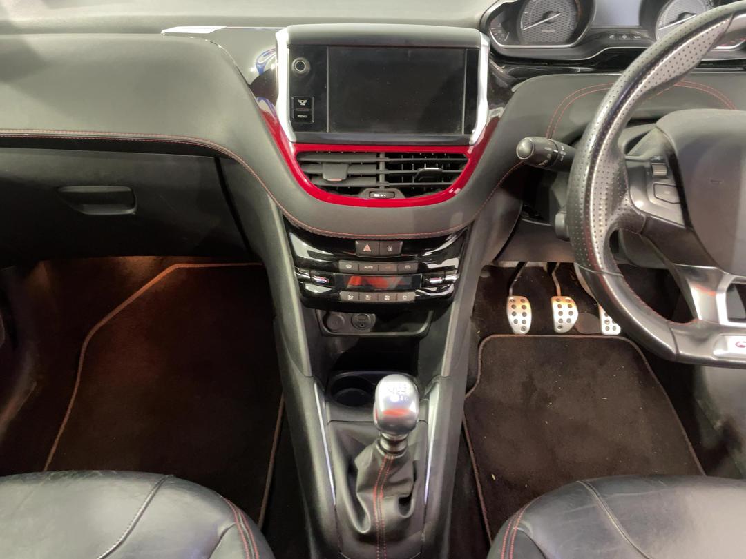 Photo '18' of Peugeot 208