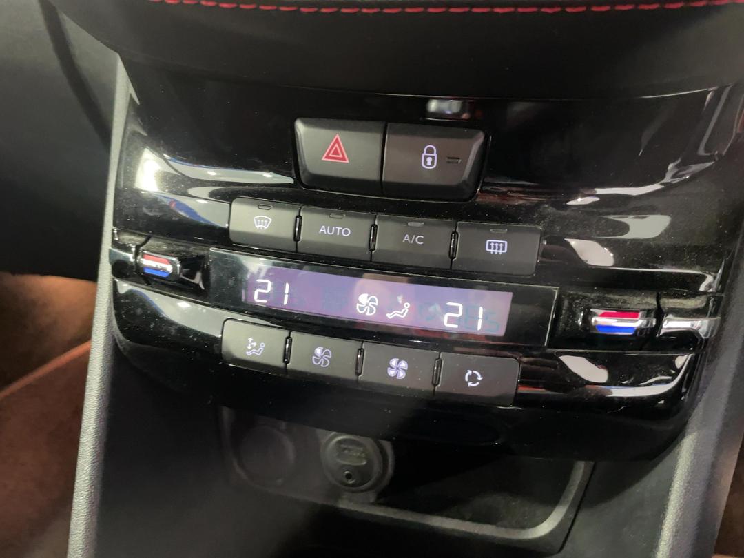 Photo '29' of Peugeot 208