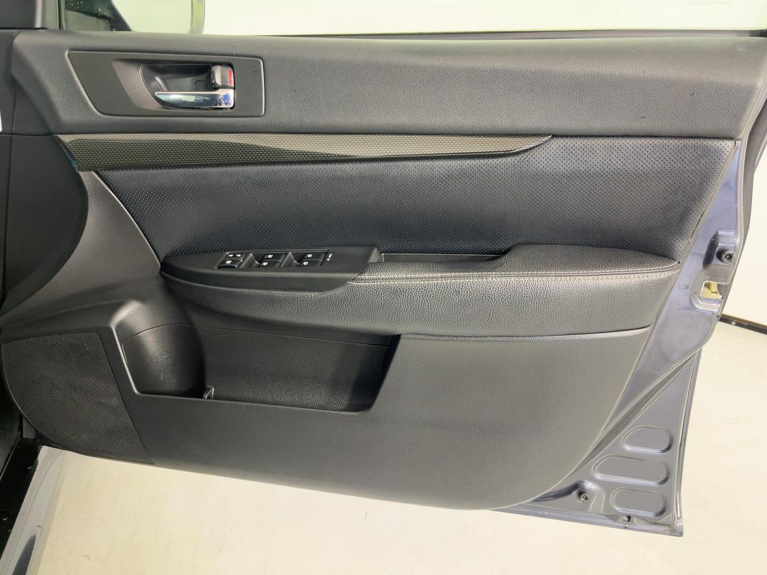 Photo '15' of Subaru Legacy