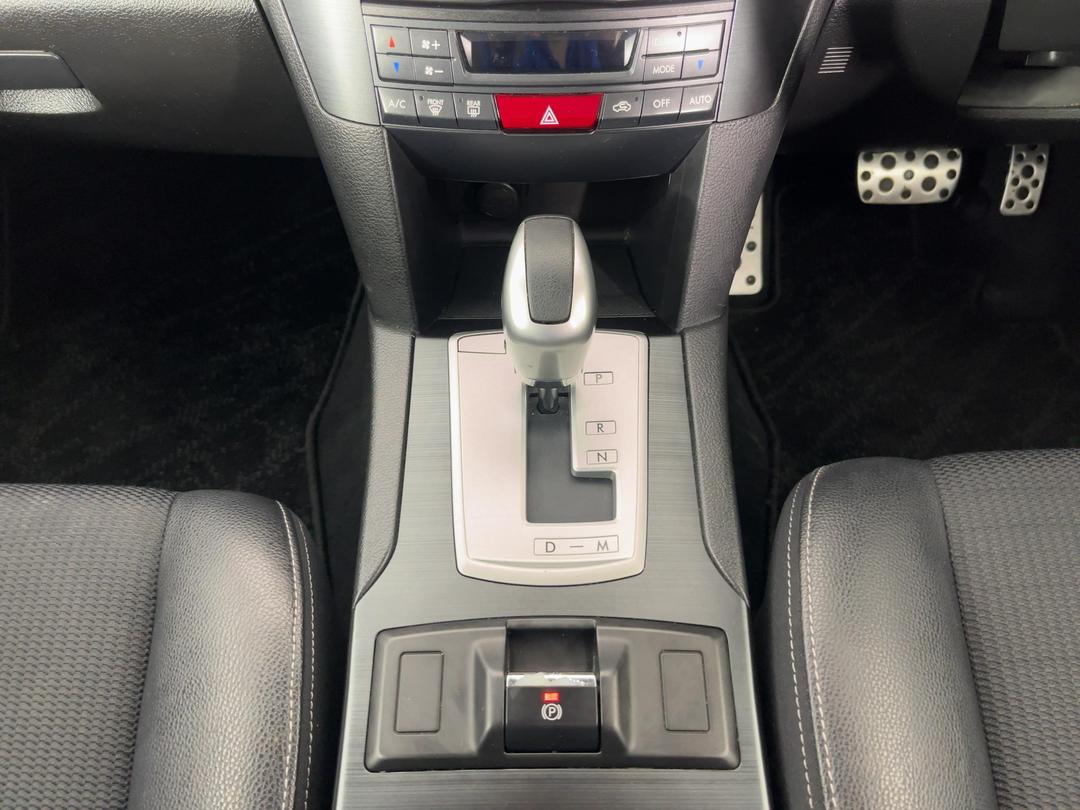 Photo '18' of Subaru Legacy