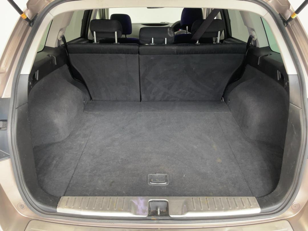 Photo '14' of Subaru Legacy