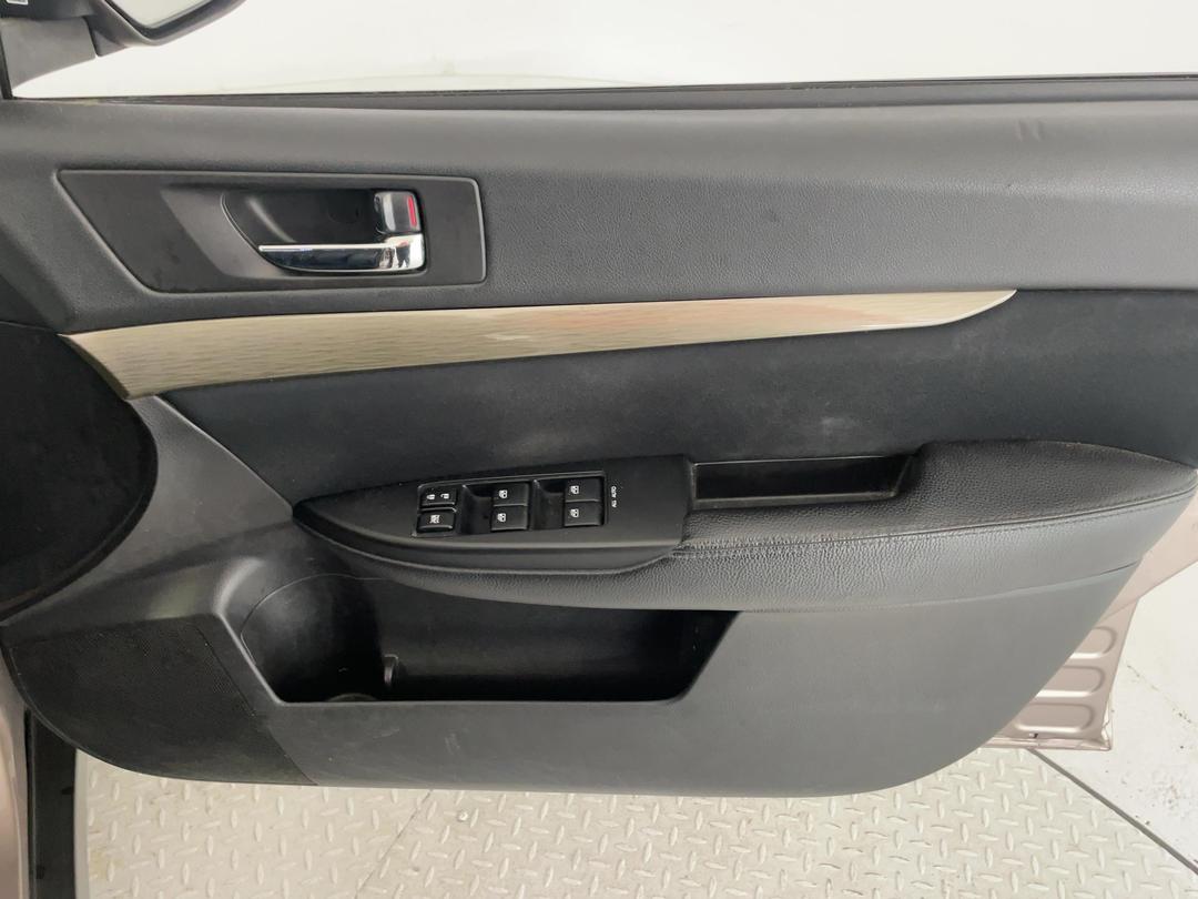 Photo '15' of Subaru Legacy