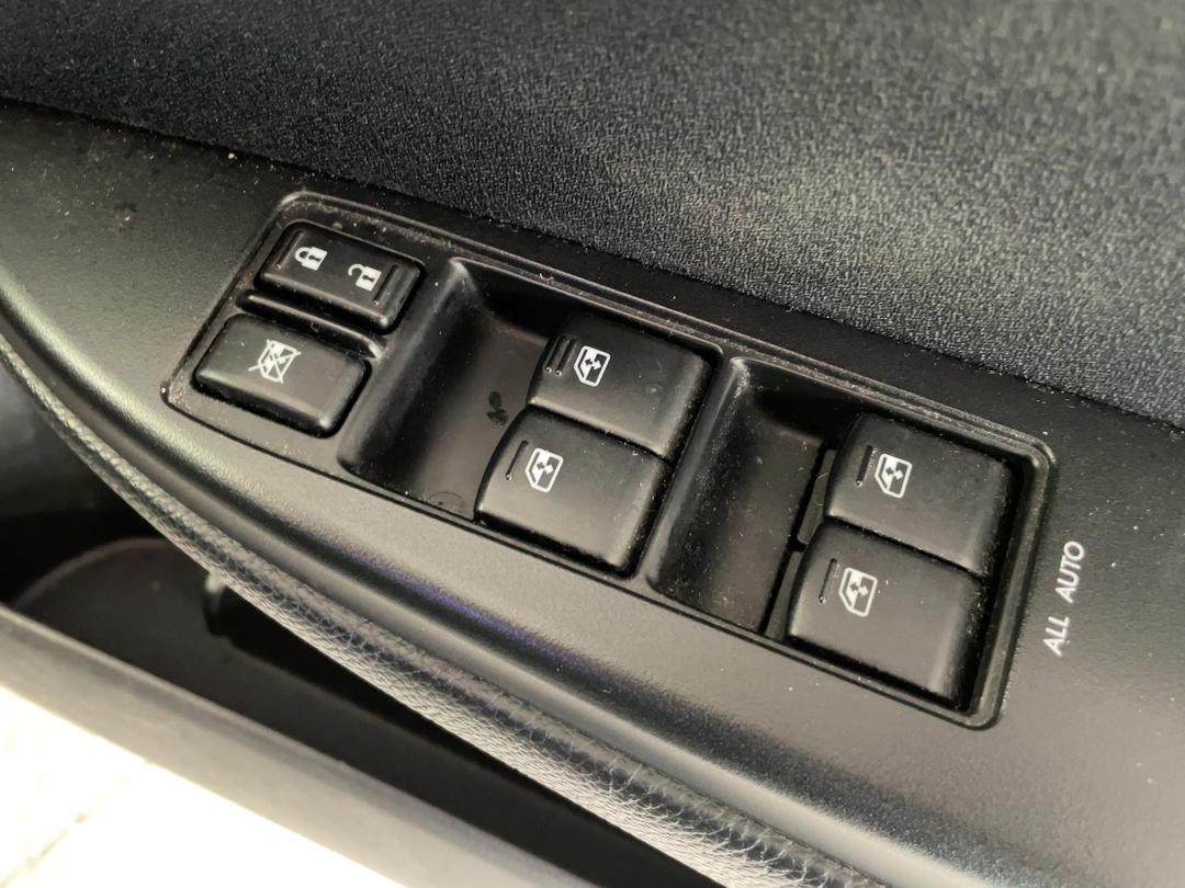 Photo '24' of Subaru Legacy