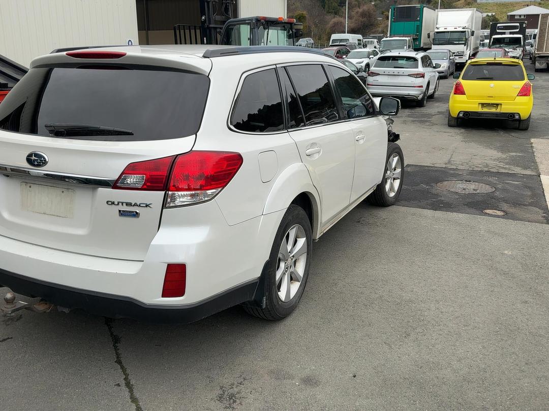 Photo '6' of Subaru Outback AWD Boxer Diesel Photo '6' of Subaru Outback AWD Boxer Diesel