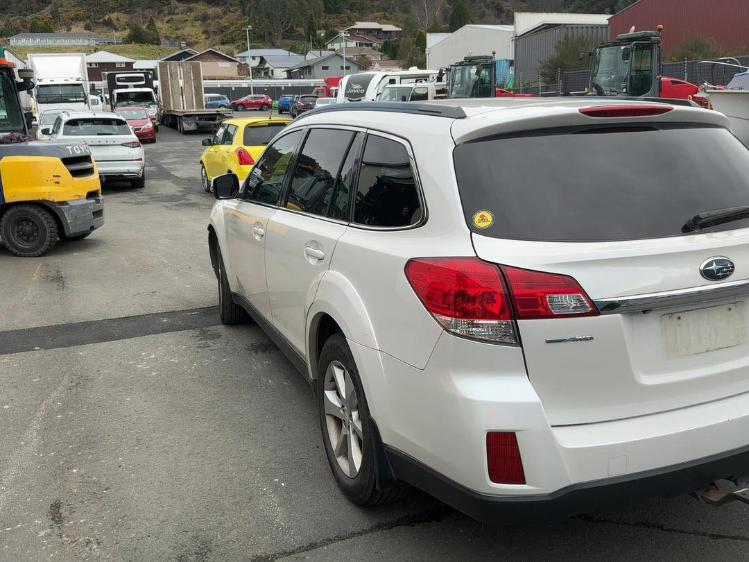 Photo '5' of Subaru Outback AWD Boxer Diesel Photo '5' of Subaru Outback AWD Boxer Diesel