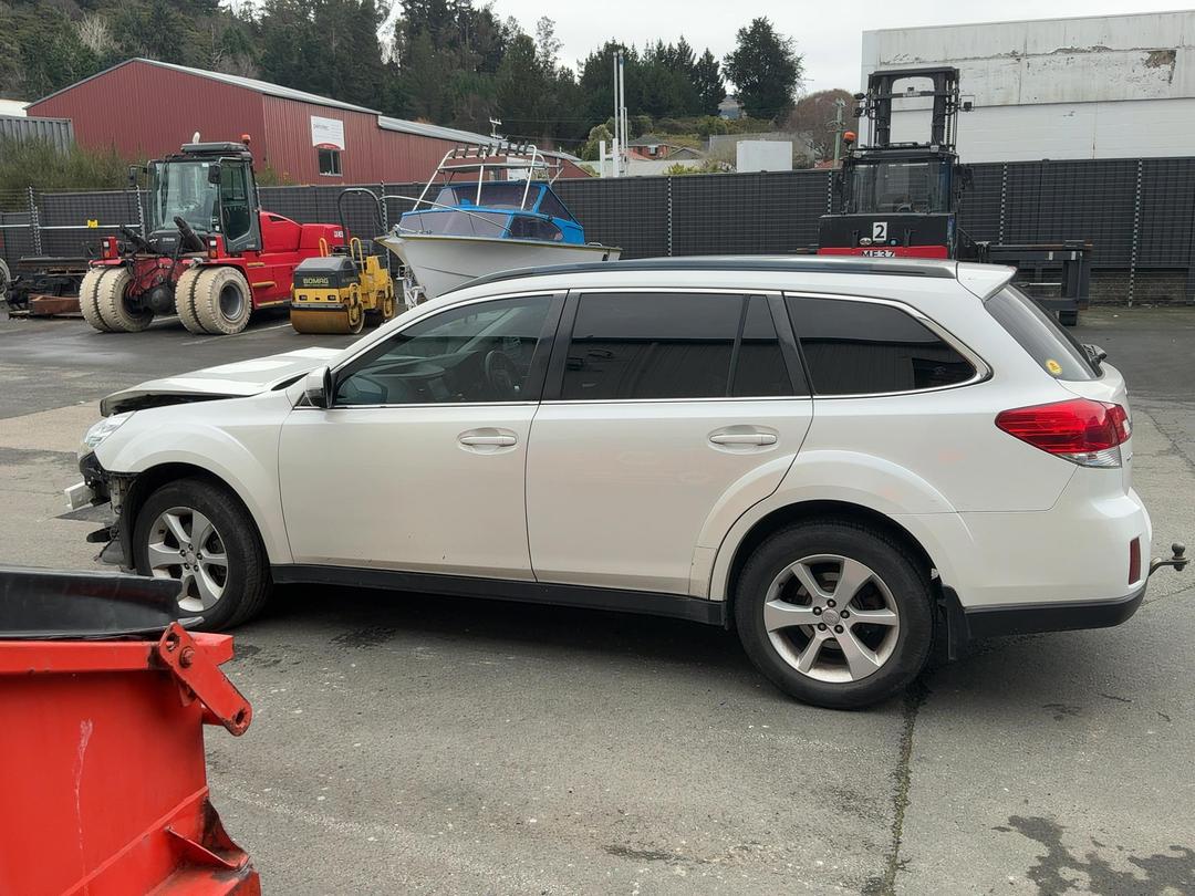 Photo '4' of Subaru Outback AWD Boxer Diesel Photo '4' of Subaru Outback AWD Boxer Diesel