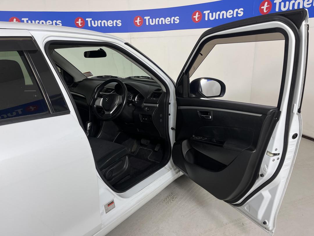 Photo '15' of Suzuki Swift