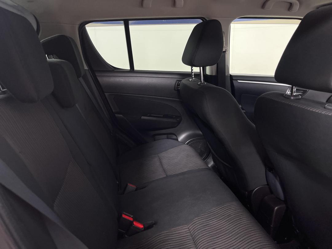 Photo '20' of Suzuki Swift