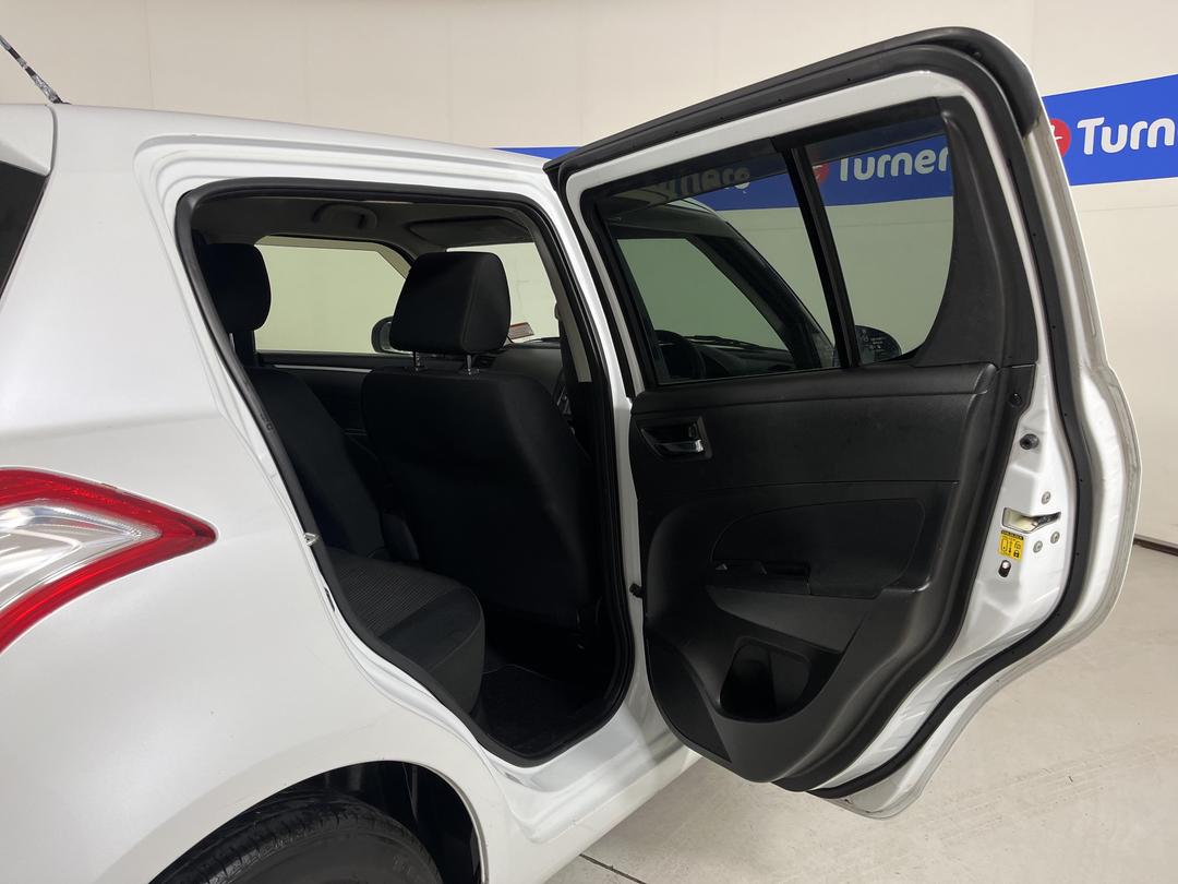 Photo '19' of Suzuki Swift