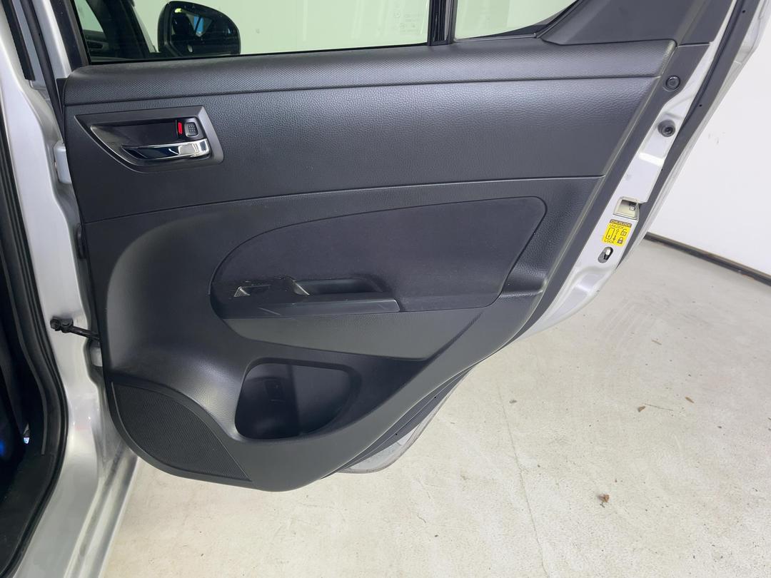 Photo '19' of Suzuki Swift