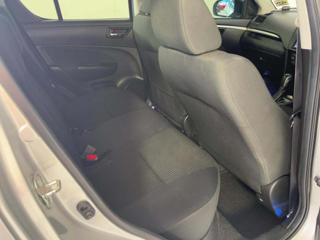 Photo '20' of Suzuki Swift