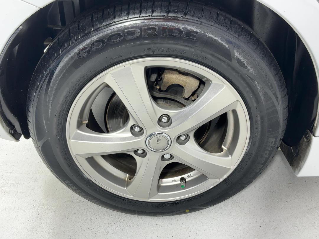 Photo '12' of Suzuki Swift