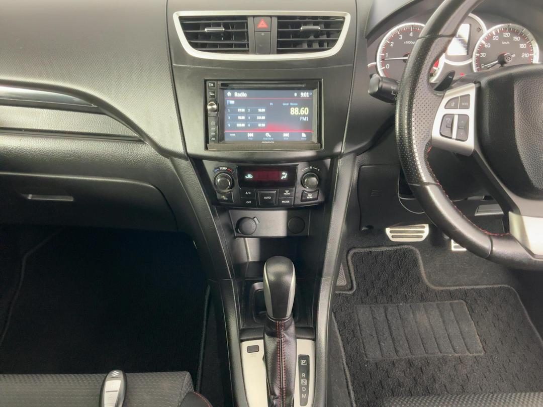 Photo '18' of Suzuki Swift