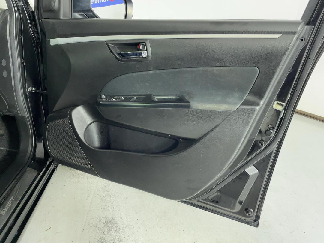 Photo '15' of Suzuki Swift