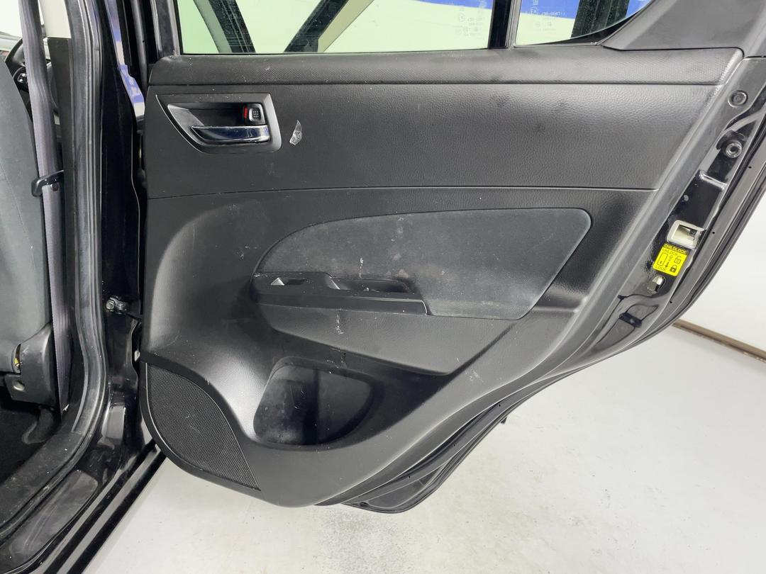 Photo '19' of Suzuki Swift