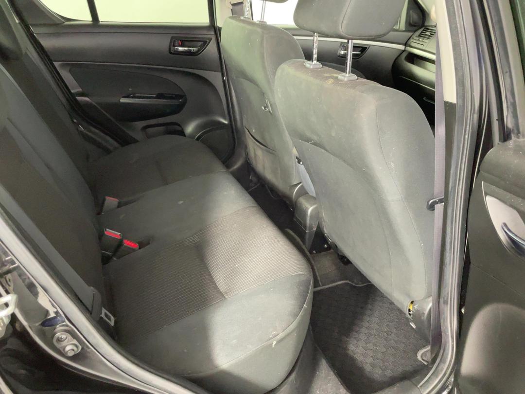 Photo '20' of Suzuki Swift