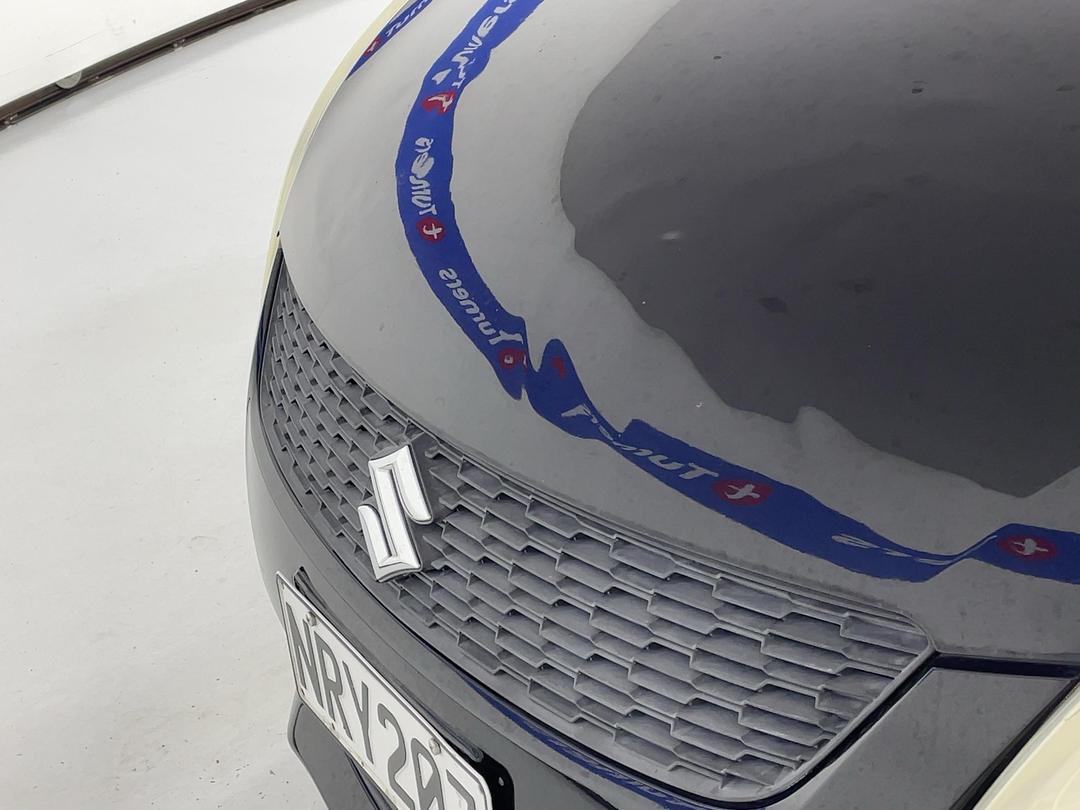 Photo '27' of Suzuki Swift