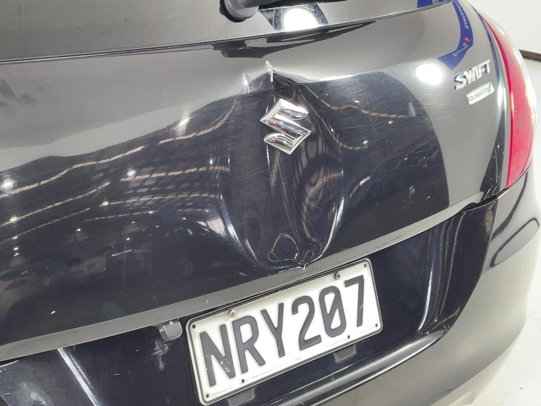 Photo '29' of Suzuki Swift