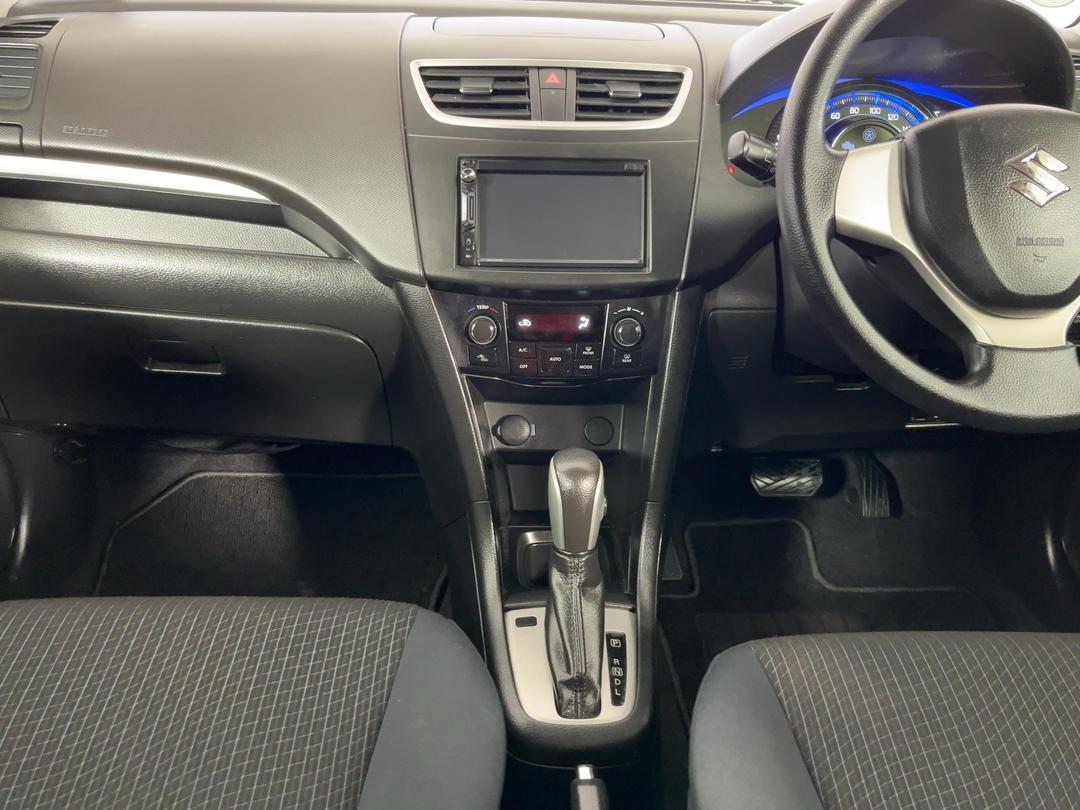 Photo '18' of Suzuki Swift