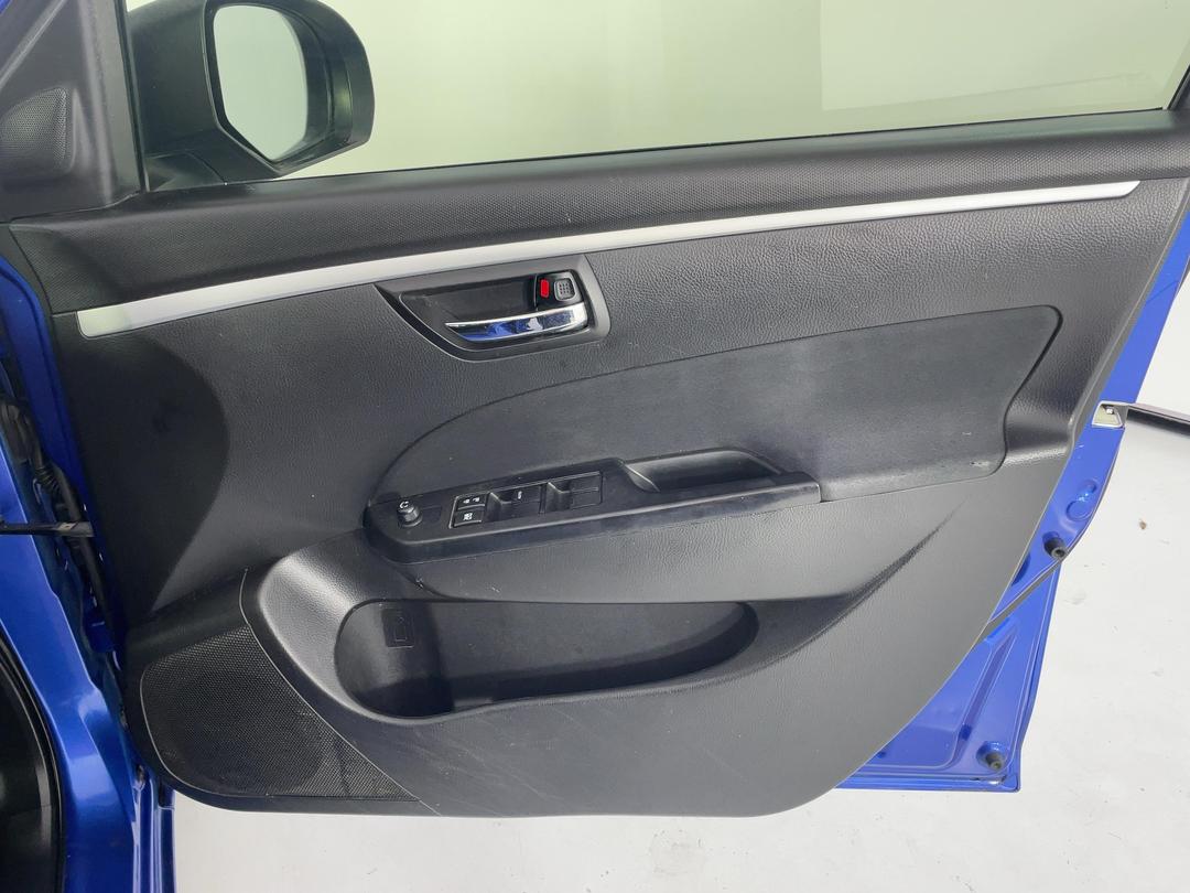 Photo '15' of Suzuki Swift