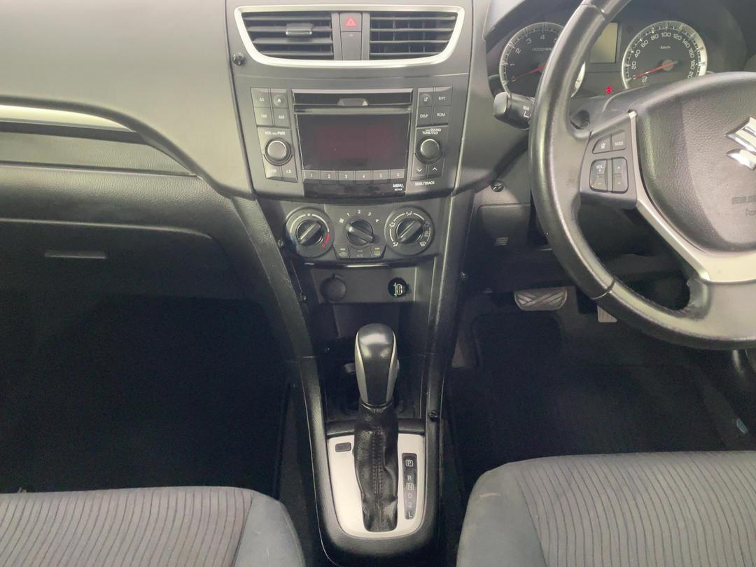 Photo '18' of Suzuki Swift