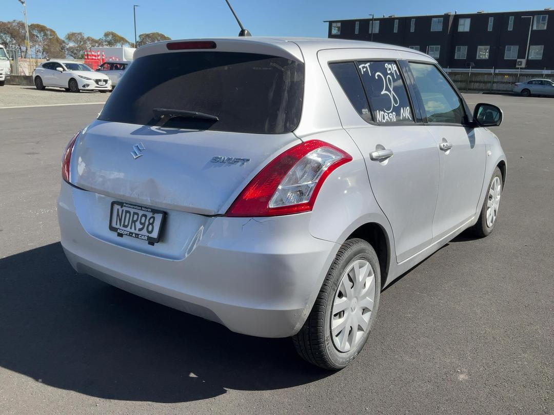 Photo '8' of Suzuki Swift Photo '8' of Suzuki Swift