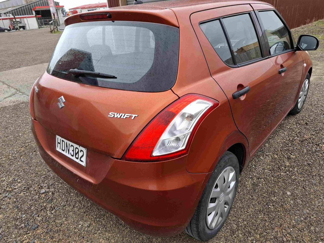 Photo '6' of Suzuki Swift GL Photo '6' of Suzuki Swift GL